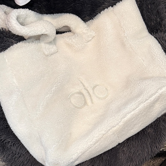 ALO Yoga Ivory Foxy Sherpa Tote - Picture 3 of 6